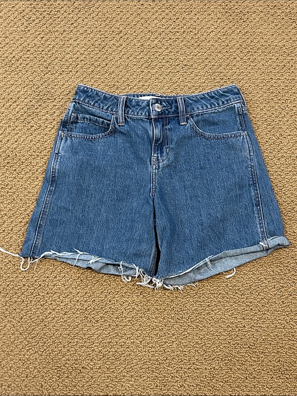 Hollister Low Rise Baggy Jort size 0 (25R) Distressed Hem Medium Wash Y2K